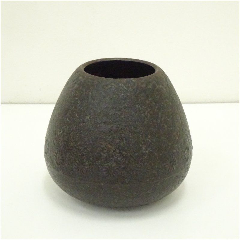 花瓶　南部鉄器工房　釜定製　フラワーベース　置物　飾物インテリア
花瓶花器二枚蓋 南部鉄器 花瓶（共箱） 花器 おしゃれ かわいい アンティーク