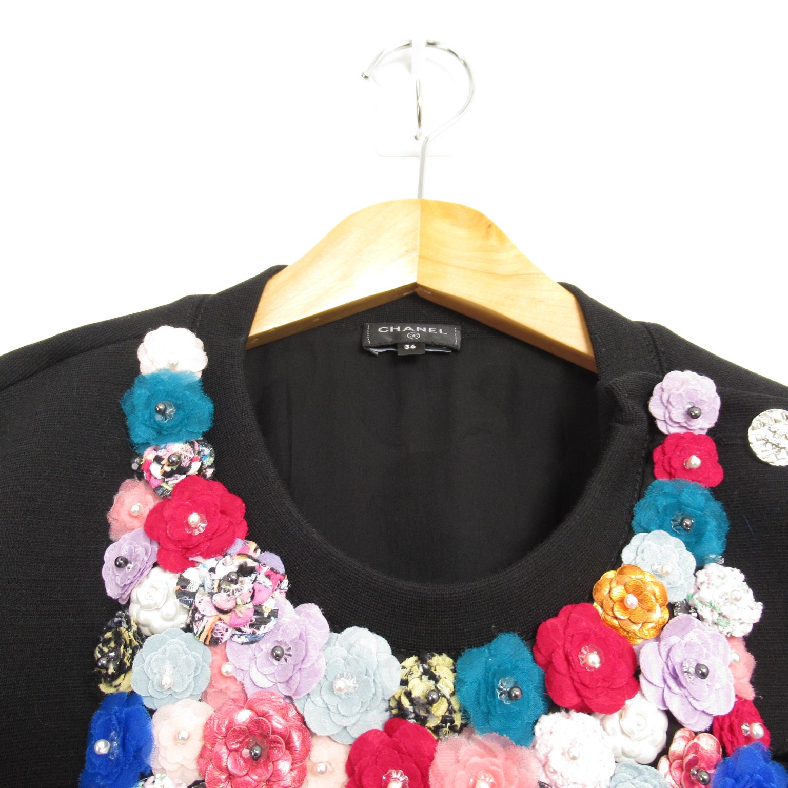 カメリアがアクセント♪【CHANEL】トップス シャネル トップス カメリアロゴ その他トップス - メルカリ