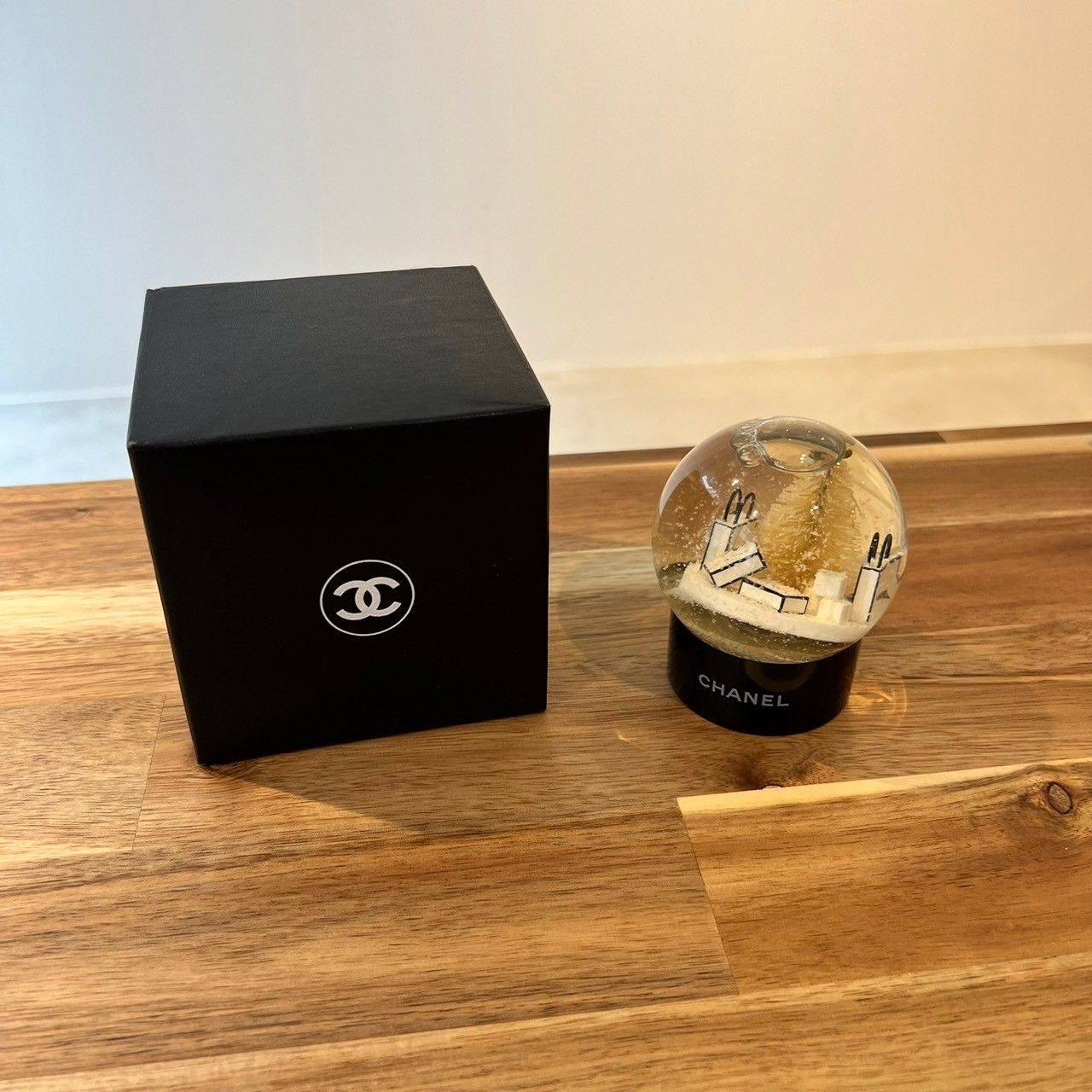 【新品未使用】CHANEL シャネル　ノベルティ スノードーム ココマーク N° 新品未使用】CHANEL シャネル ノベルティ スノードーム ココ