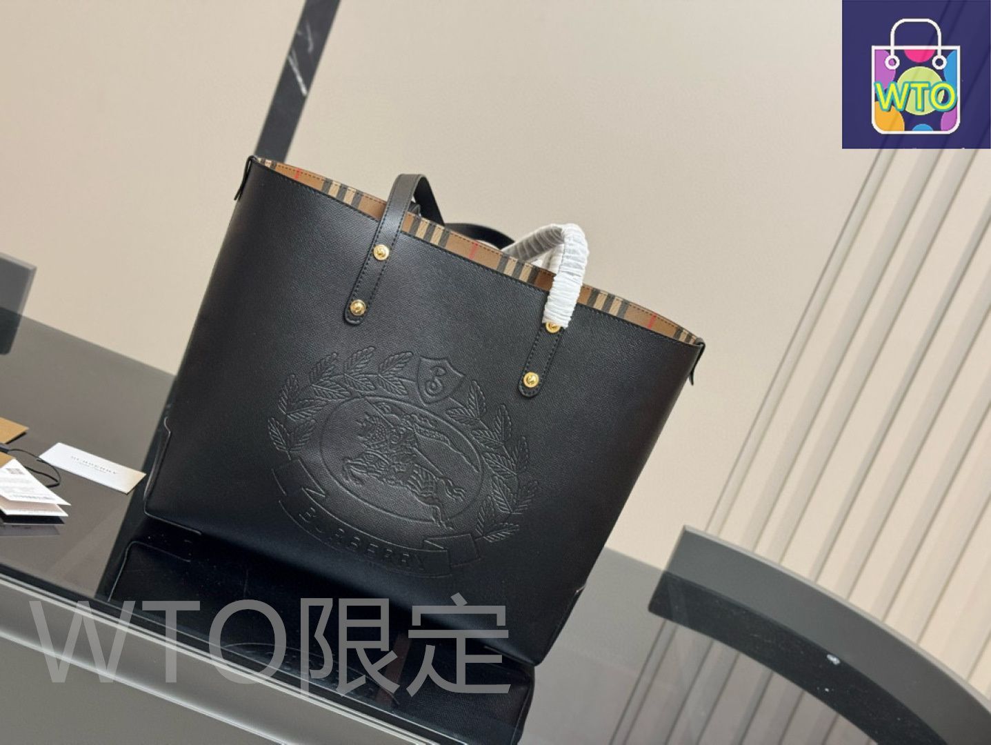 【関税&送料込】Burberry Embroidered Canvas Shopping Bag Burberry - Large Logo Graphic Cotton Canvas Society Tote