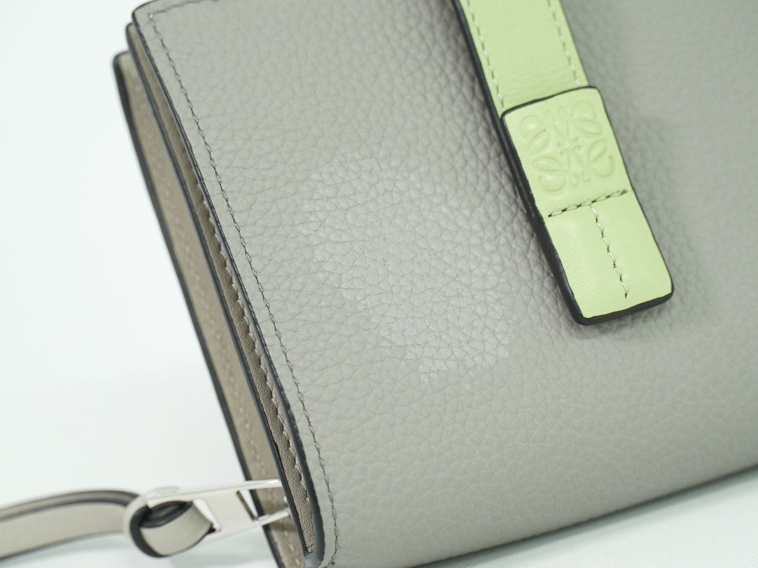 本物 ロエベ LOEWE レザー 二つ折り 折財布 コンパクトウォレット  