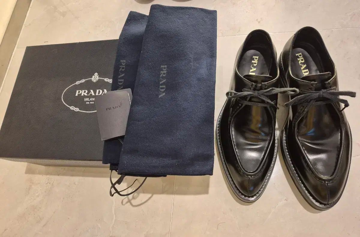 PRADA プラダ