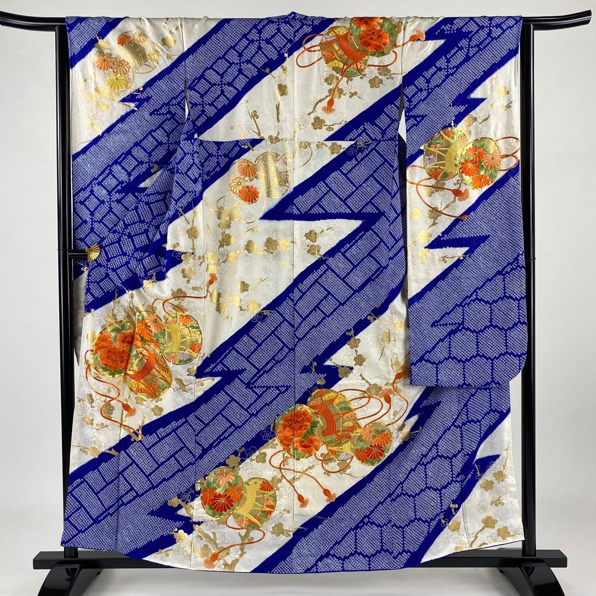 振袖 身丈157cm 裄丈62cm S 袷 菊 総絞り 朱色 正絹 名品 中古 付下げ 身丈157cm 裄丈62.5cm S 袷 草花 シルエット 刺繍 金糸 水色 正絹