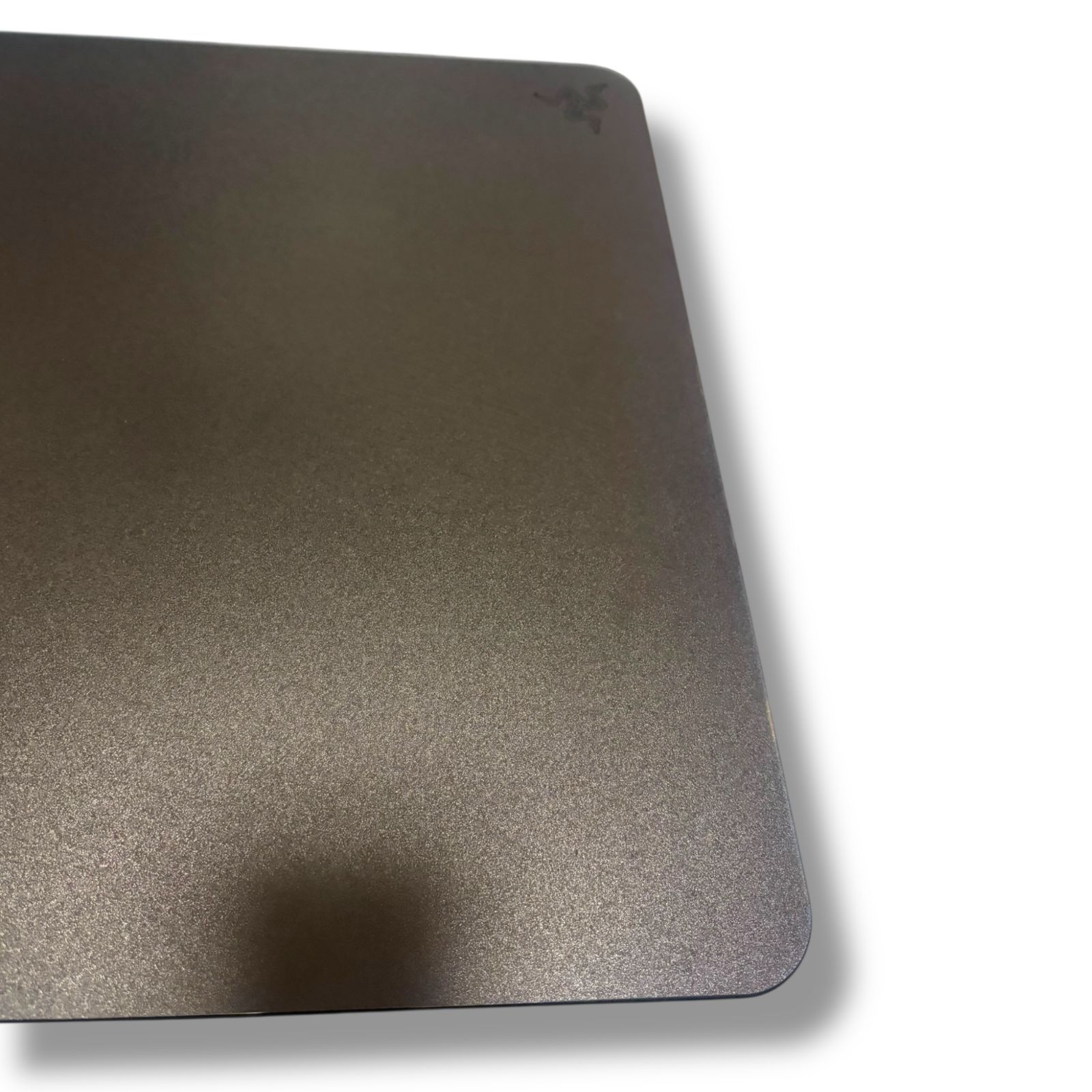 管理番号2960 Razer レイザー Atlasゲーミングマウスパッド な強化ガラス表面 マイクロエッチング加工によりオプティカルセンサー向けに最適化 端に丸みをもたせたCNCフライス加工 滑り止めラバーベース 450mm×400mm アトラス