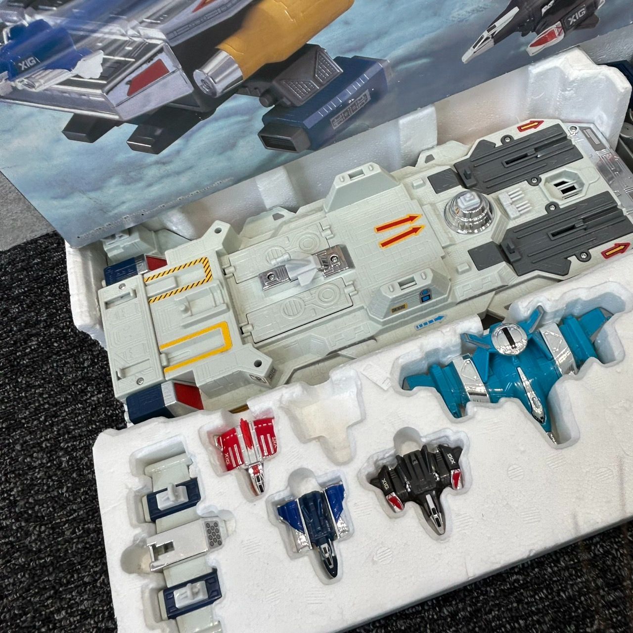 ウルトラマン ガイア 空中母艦基地 エリアルベース バンダイ