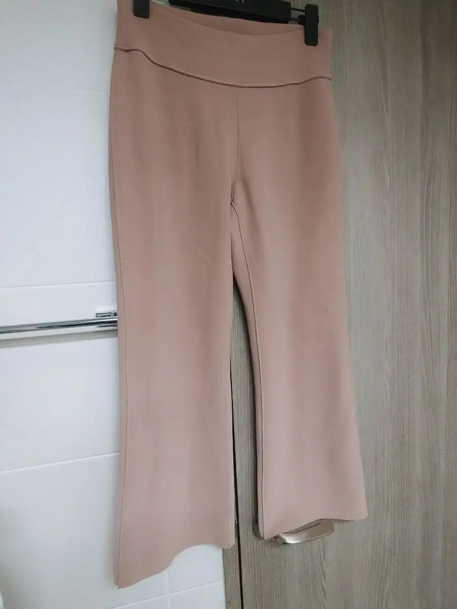 世界で一番着心地の良いパンツ ベージュ