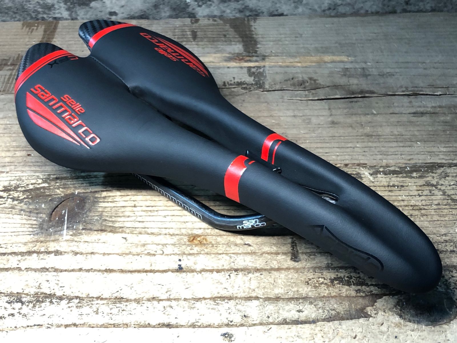 JJ501 セラサンマルコ selle sanmarco ASPIDE CARBON FX カーボンレール サドル 黒|赤