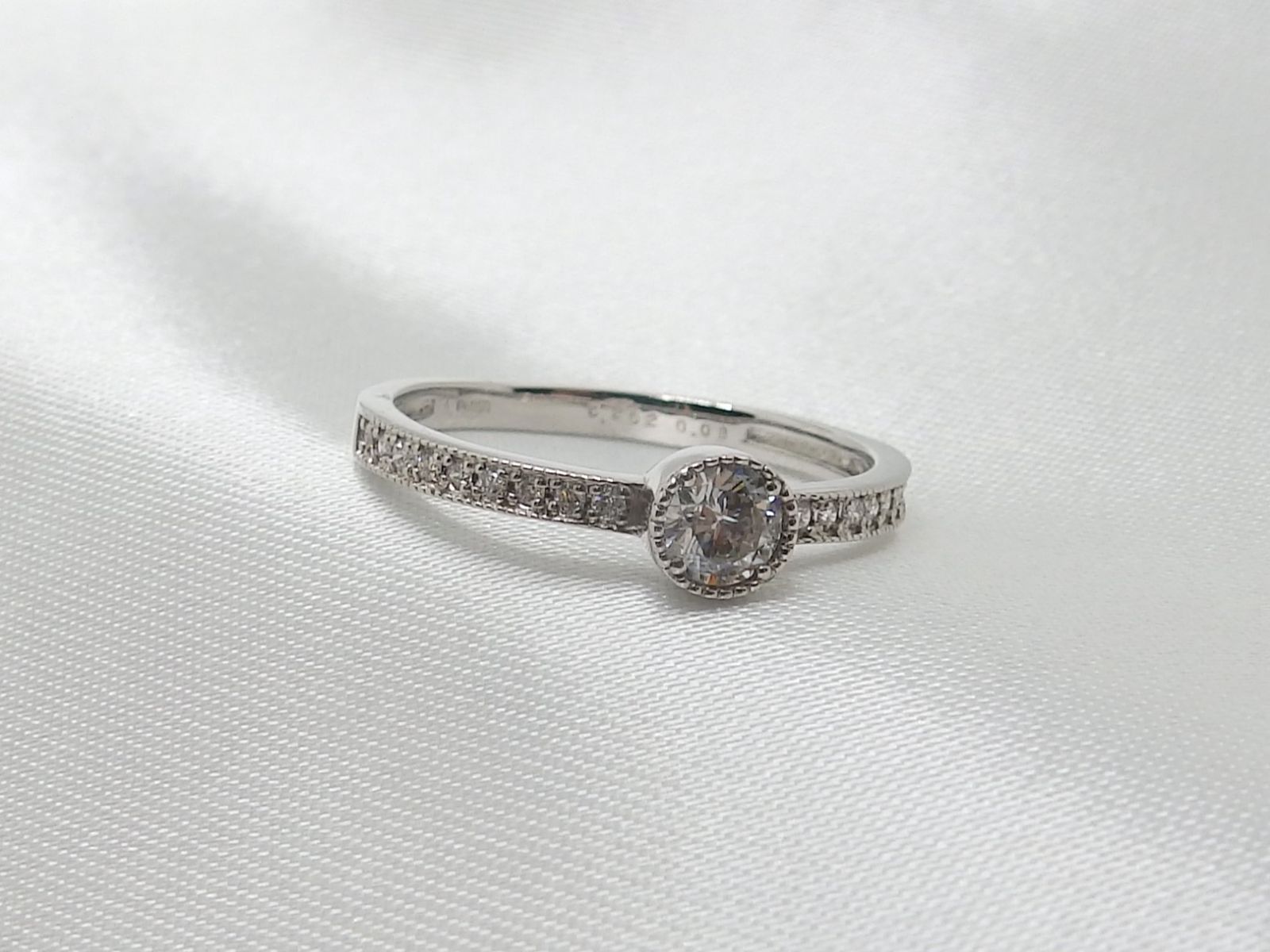 天然ダイヤモンドのリング【0.202ct】【0.08ct】【Pt950】 - メルカリ
