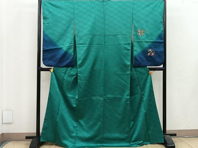 型染め 縮緬 二尺袖 素敵なデザイン 小振袖 正絹T-1848 小袖 染分縮緬地鯉瀧草花模様 丸十字紋付 文化遺産オンライン
