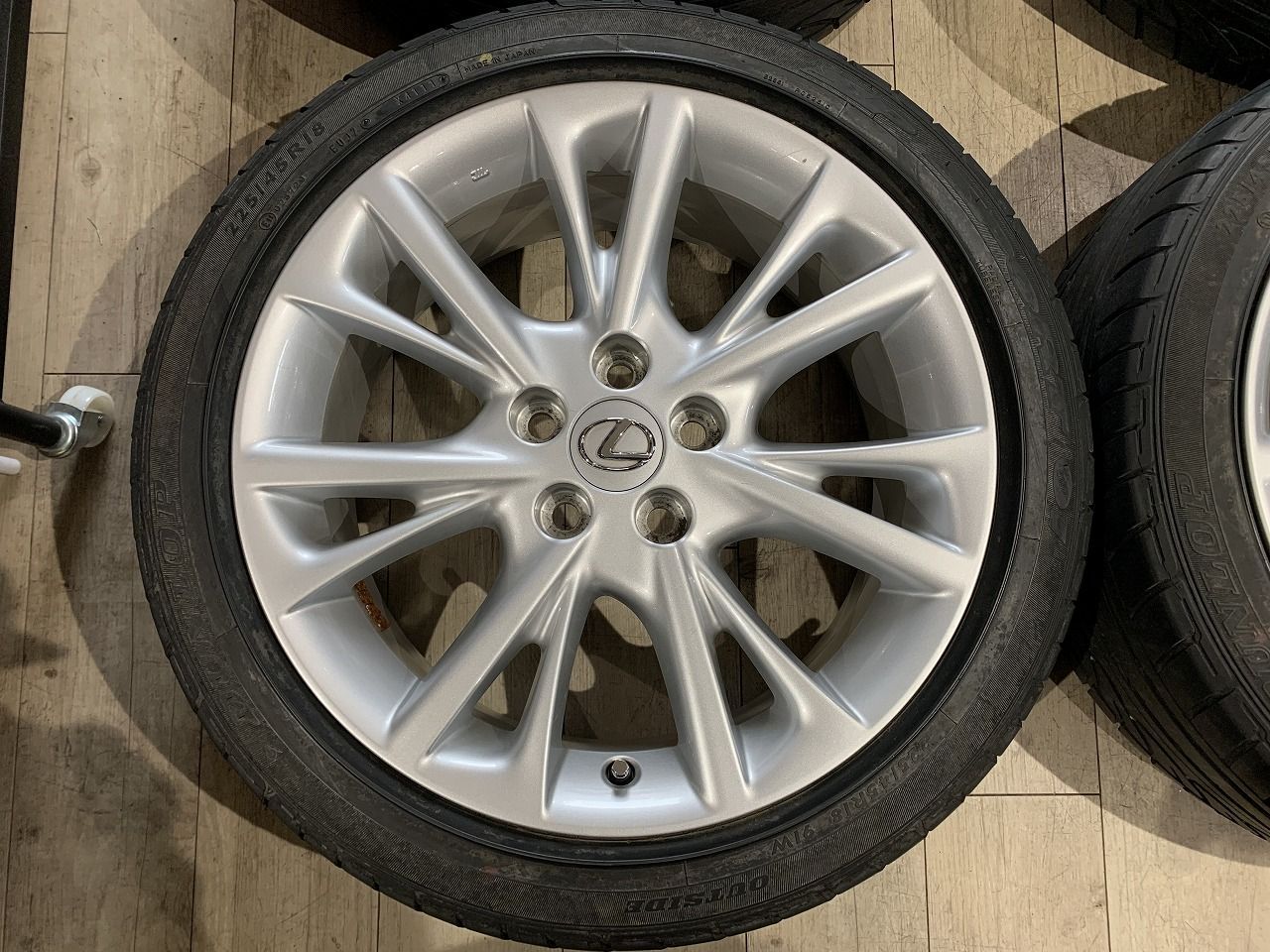 2505022】レクサス HS 純正 18インチ 7.5J +39 PCD114.3 5H + DUNLOP 
