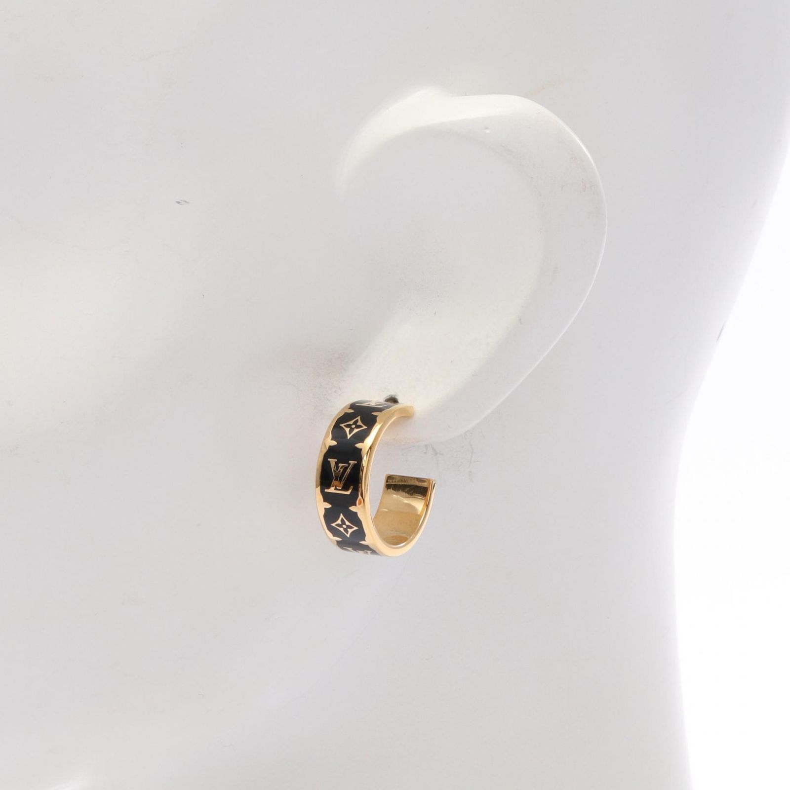 ピアス