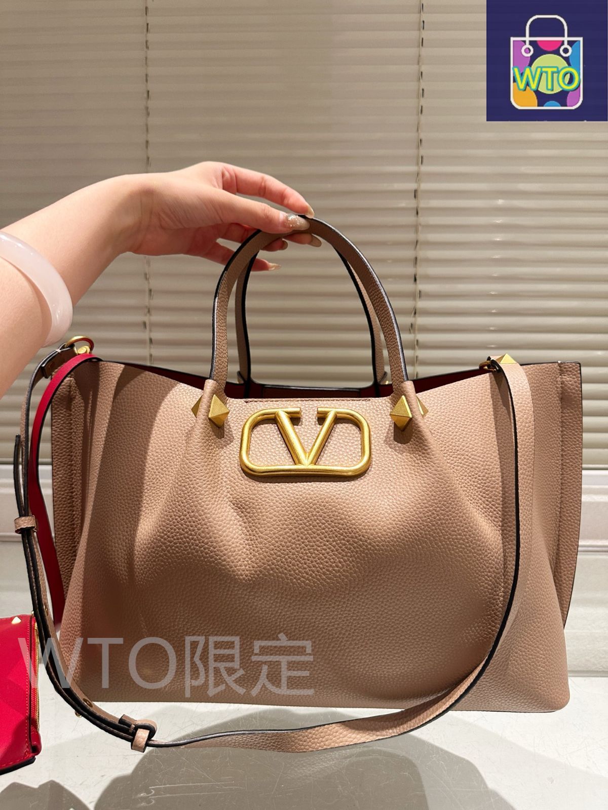 今日 Valentino ヴァレンティーノ 手提バッグ 斜? 復古的な 感と?雅さを持ち シーンを問わず搭載