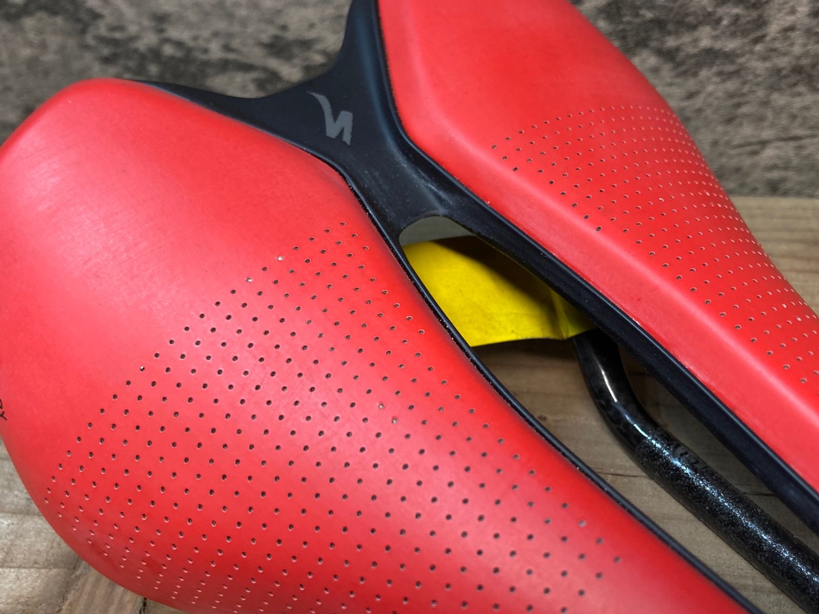 IN835 スペシャライズド SPECIALIZED ROMIN EVO カーボンレール サドル