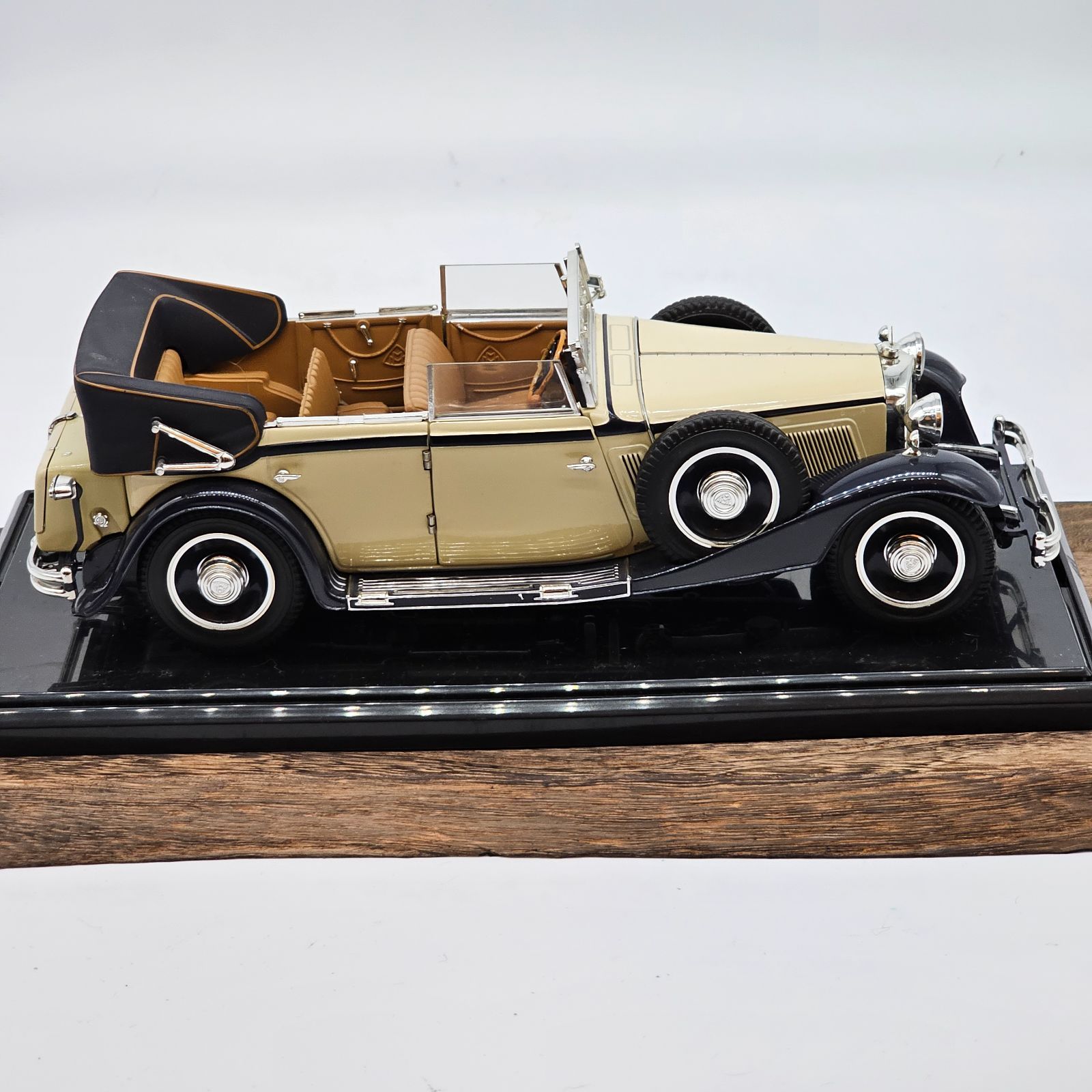 超 マイバッハ ツェッペリン 1932 ミニカー Minichamps製