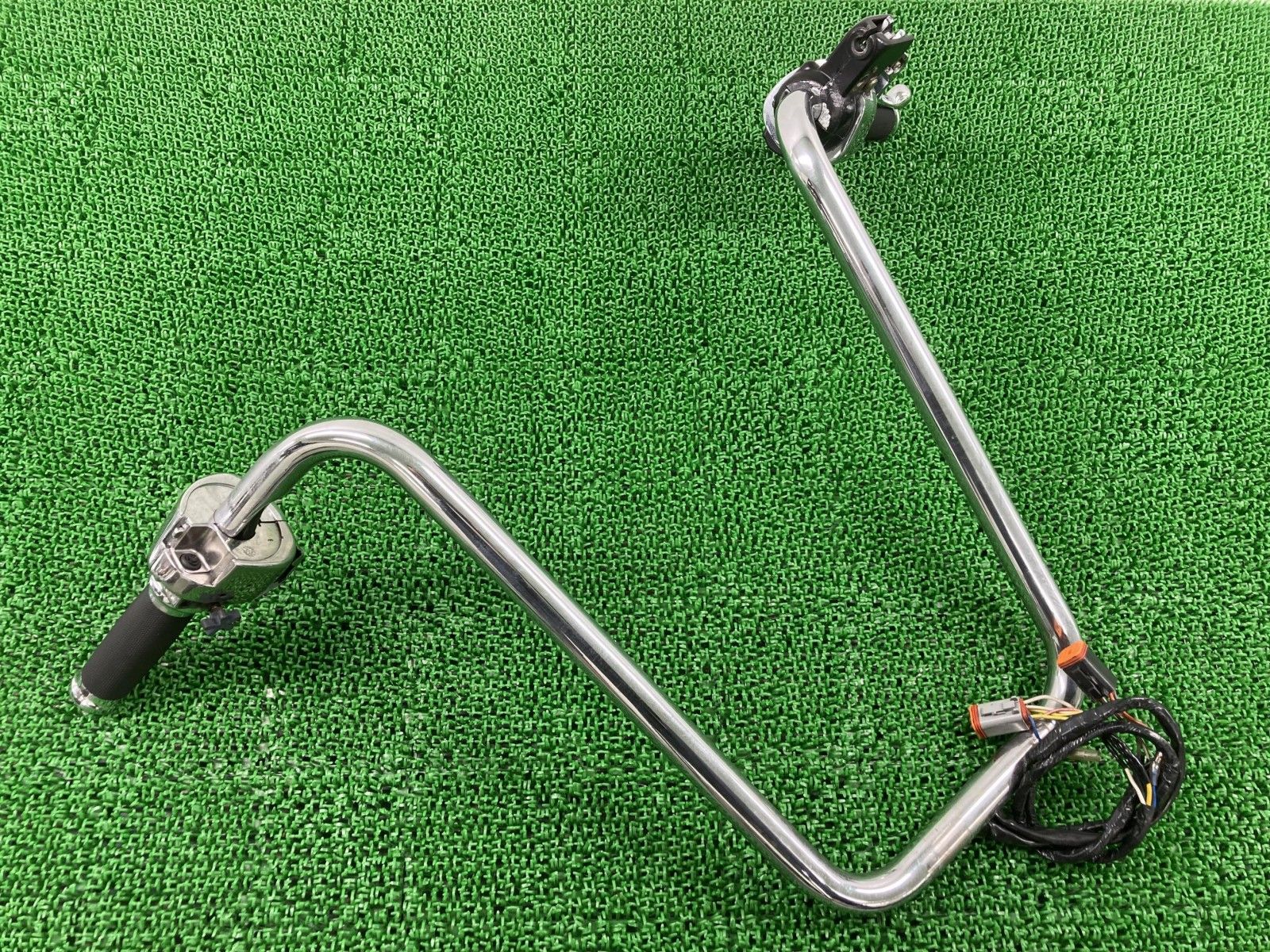 FLSTC1340 ハンドル 社外 バイク 部品 760mm 18インチ クロームスイッチ 配線中通し 曲がり無し 品薄 【中古】 21 FLSTC1340 ハンドル 社外 バイク 部品 760mm 18インチ クローム