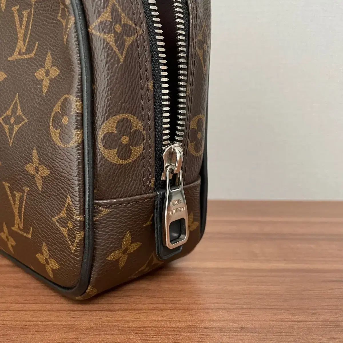 LOUIS VUITTON ルイヴィトン モノグラム バケット ポーチ ルイヴィトン