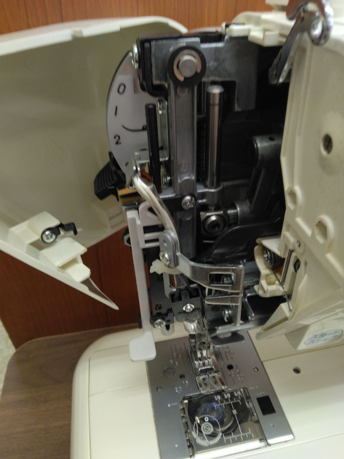 ジャノメ　コンピューターミシン本体　KP-215 ジャノメミシン（KP215）の一連の操作（下糸、上糸のセット