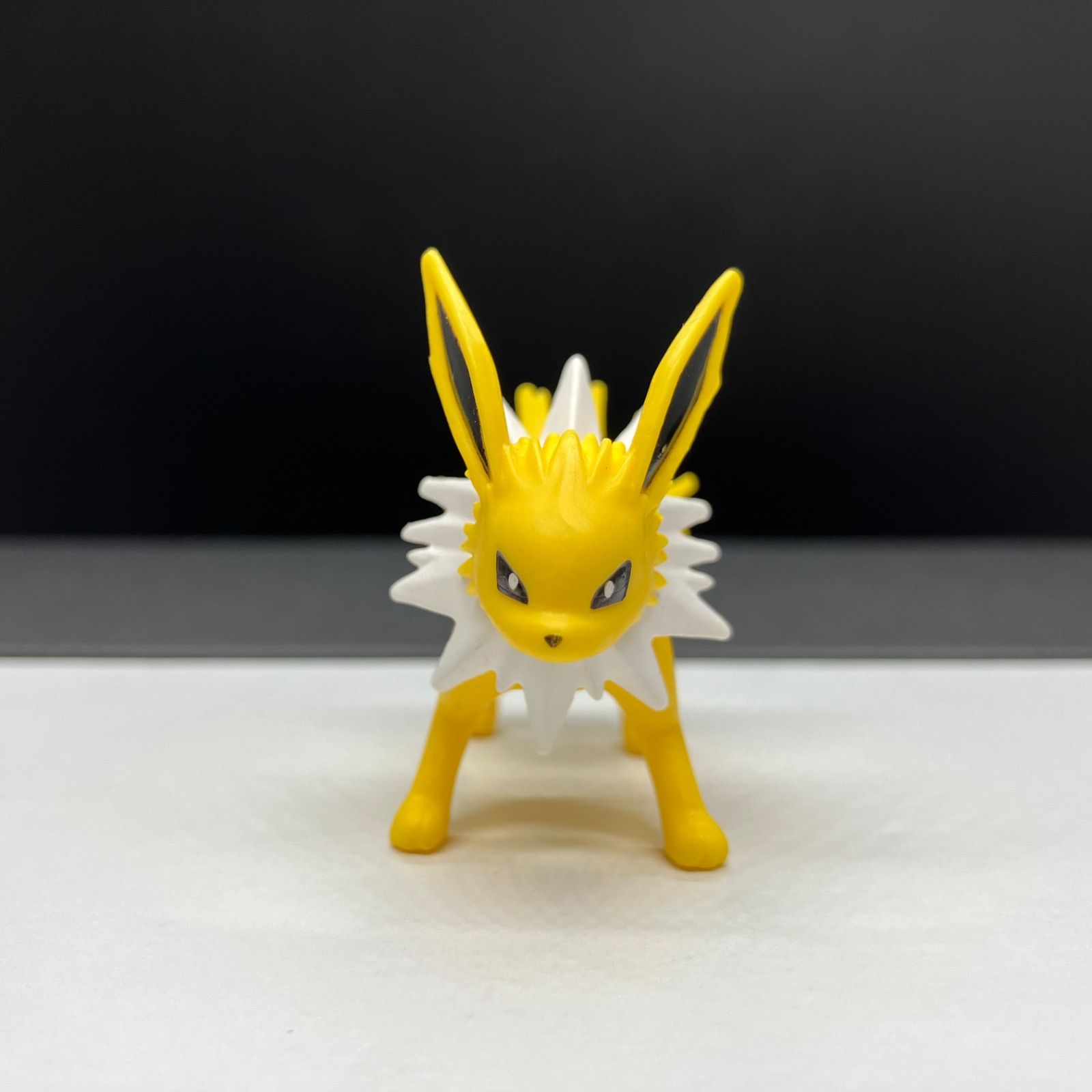 Pokemon Center(ポケモンセンター) ／ サンダース フィギュア の
