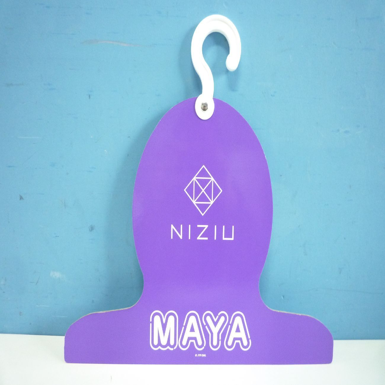 NIZIU くじ フォトハンガー 4種 ビジュアルハンガー MAYA AYAKA