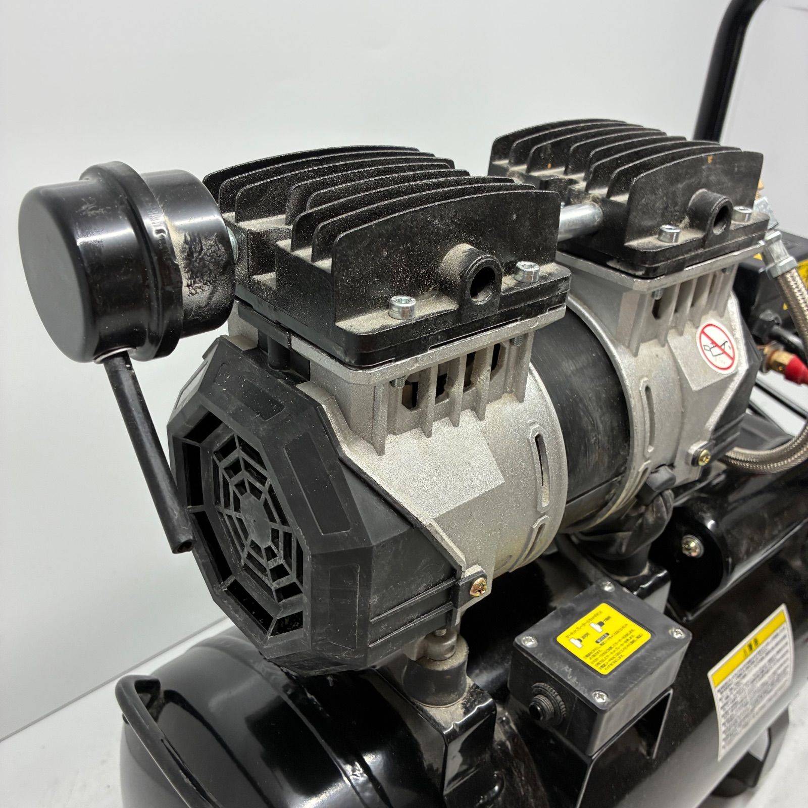 アストロプロダクツ ツインタンク 100V 静音エアコンプレッサー 60L