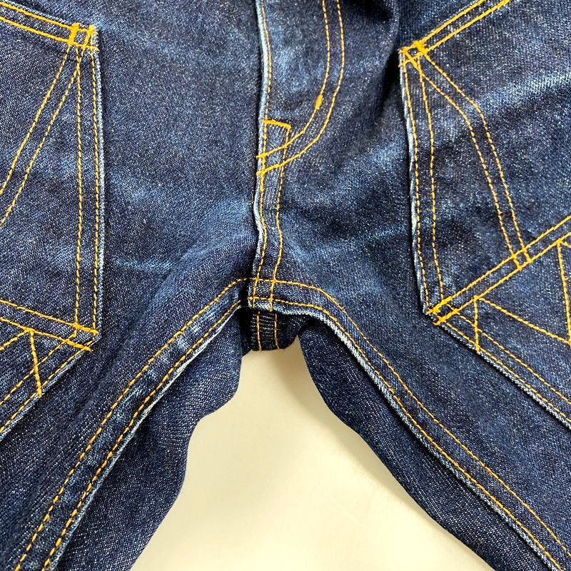 STRAIGHT DENIM