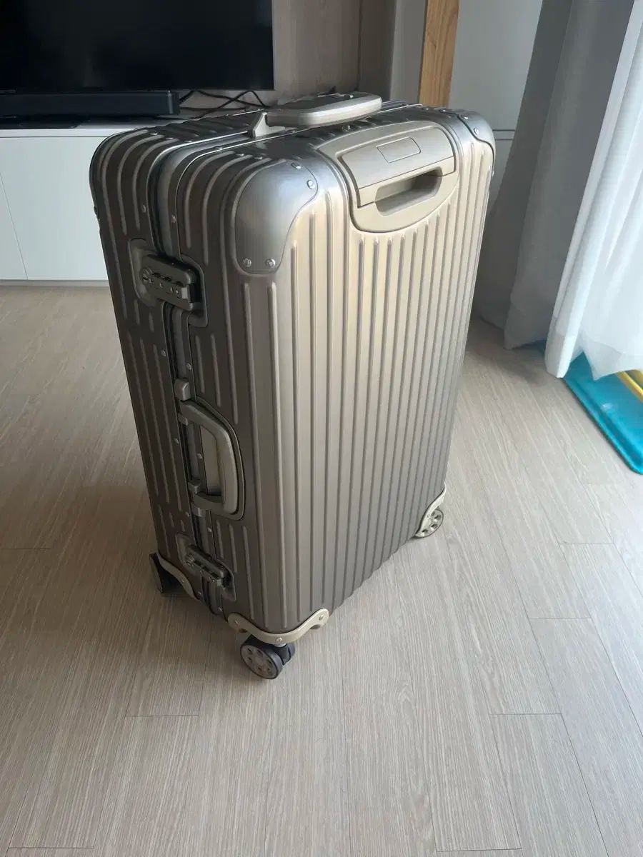 最安値で リモワ オリジナル チェックインm チタン 香水