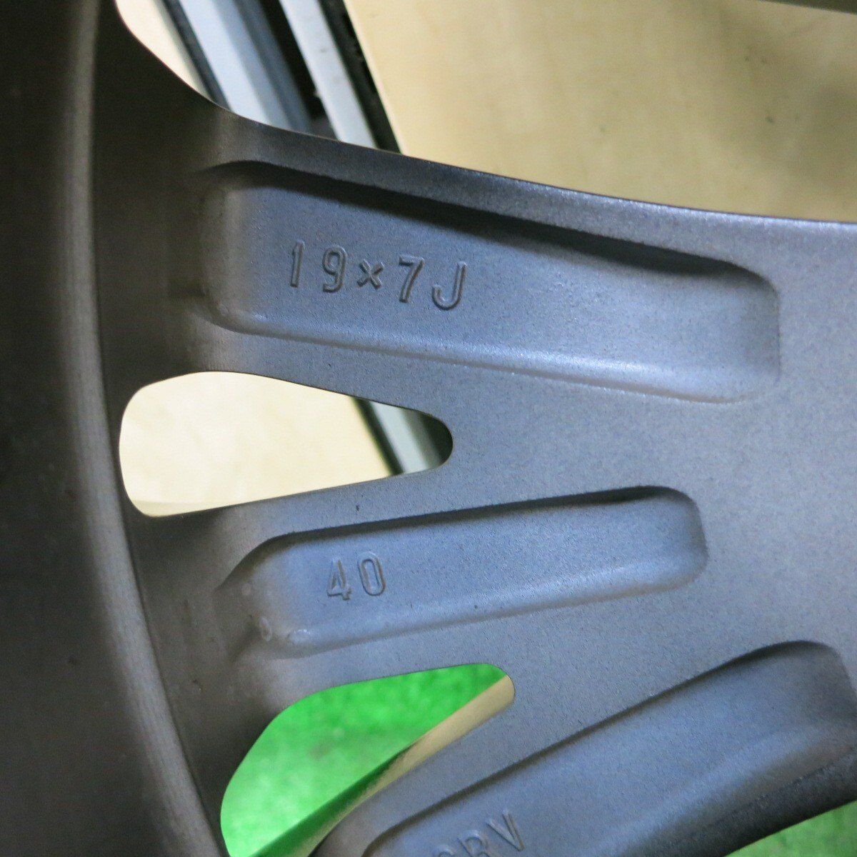 19×7J