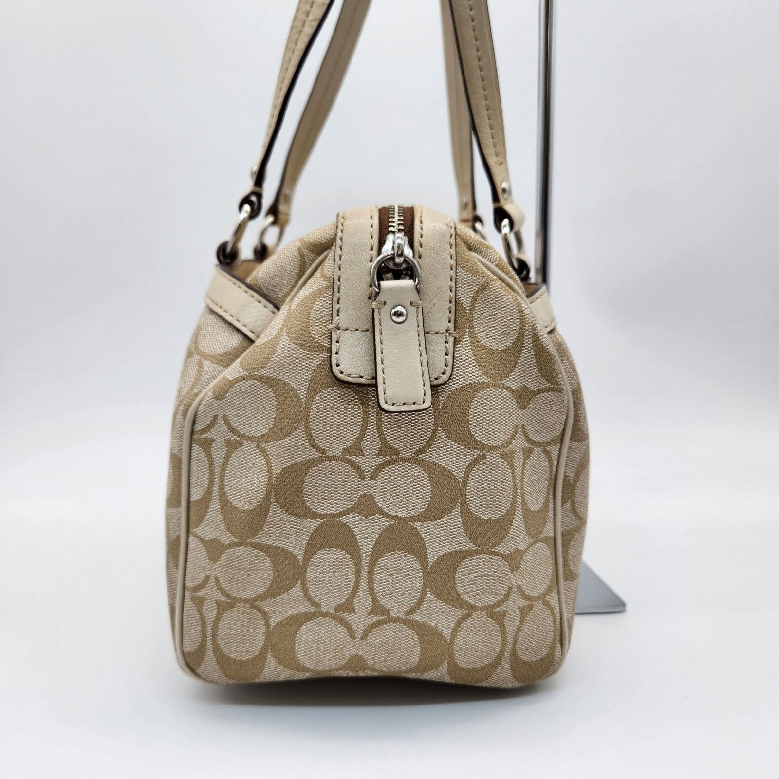 COACH ショルダーバッグ ミニボストン シグネチャー ベージュ ホワイト