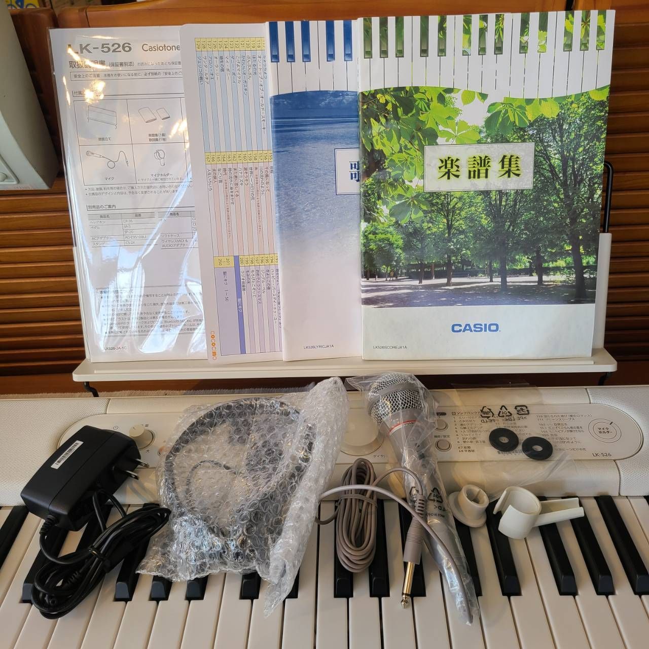 美品・高年式 CASIO カシオ 61鍵盤 光ナビゲーションキーボード