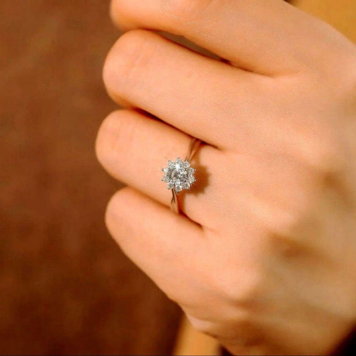 2025新商品 高品質】 リング ✨ひまわりの花✨モアサナイトD0.50ct アクセサリー