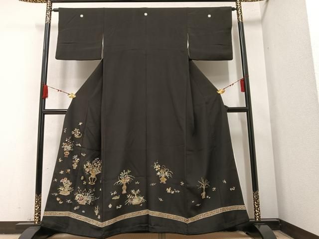 平和屋着物●野口真造　大彦二代目　江戸染繍友禅　黒留袖　飾花文　金彩　三越扱い　正絹　逸品　AAAY8965ph 平和屋着物○野口真造 大彦二代目 江戸染繍友禅 黒留袖 飾花文 金彩