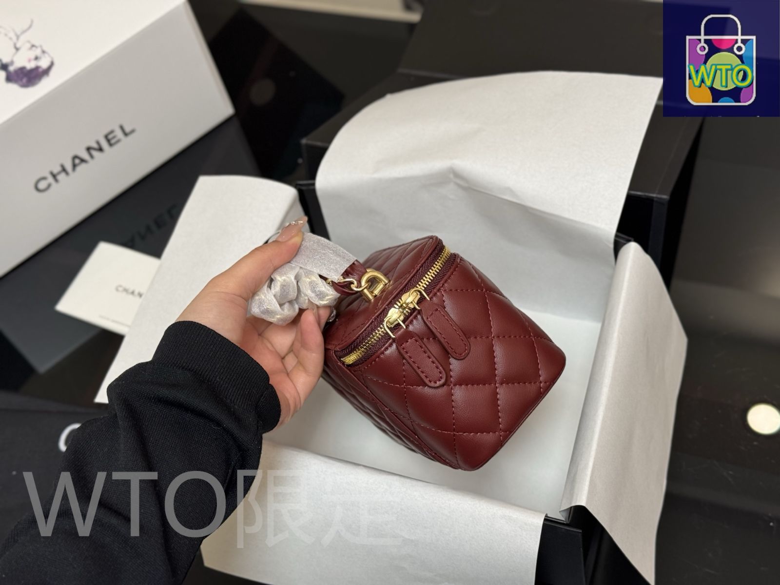 今日特価】Chanel Handle Makeup Box ハンドルメイクボックス