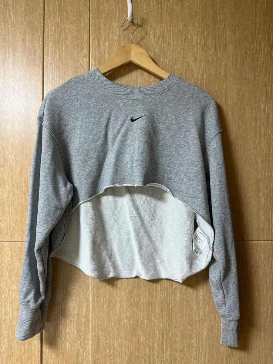 NIKE ナイキ クロップド トレーナー テック 場合によります