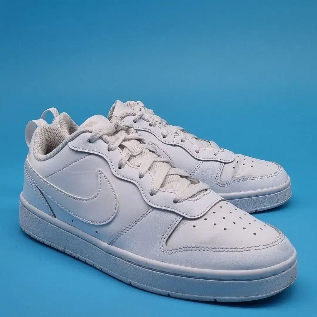 【雷市場（ポンジャン）商品韓国直送】 NIKE(ナイキ) コート バーロー スニーカー 240