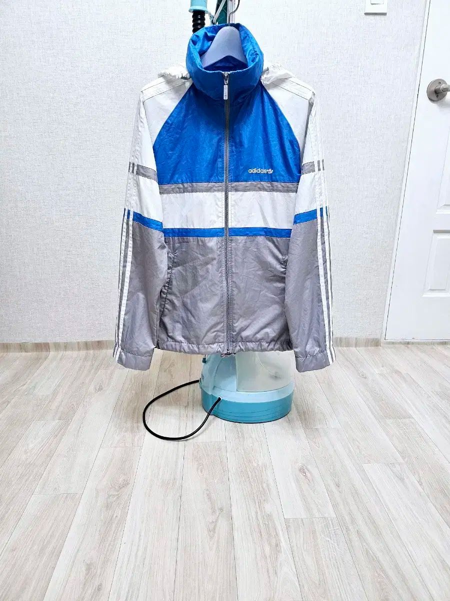 【雷市場（ポンジャン）商品韓国直送】 （ 95 100 ) スーパーレア adidas(アディダス) ベッケンバウアー ネズミイルカ ウインドブレーカー