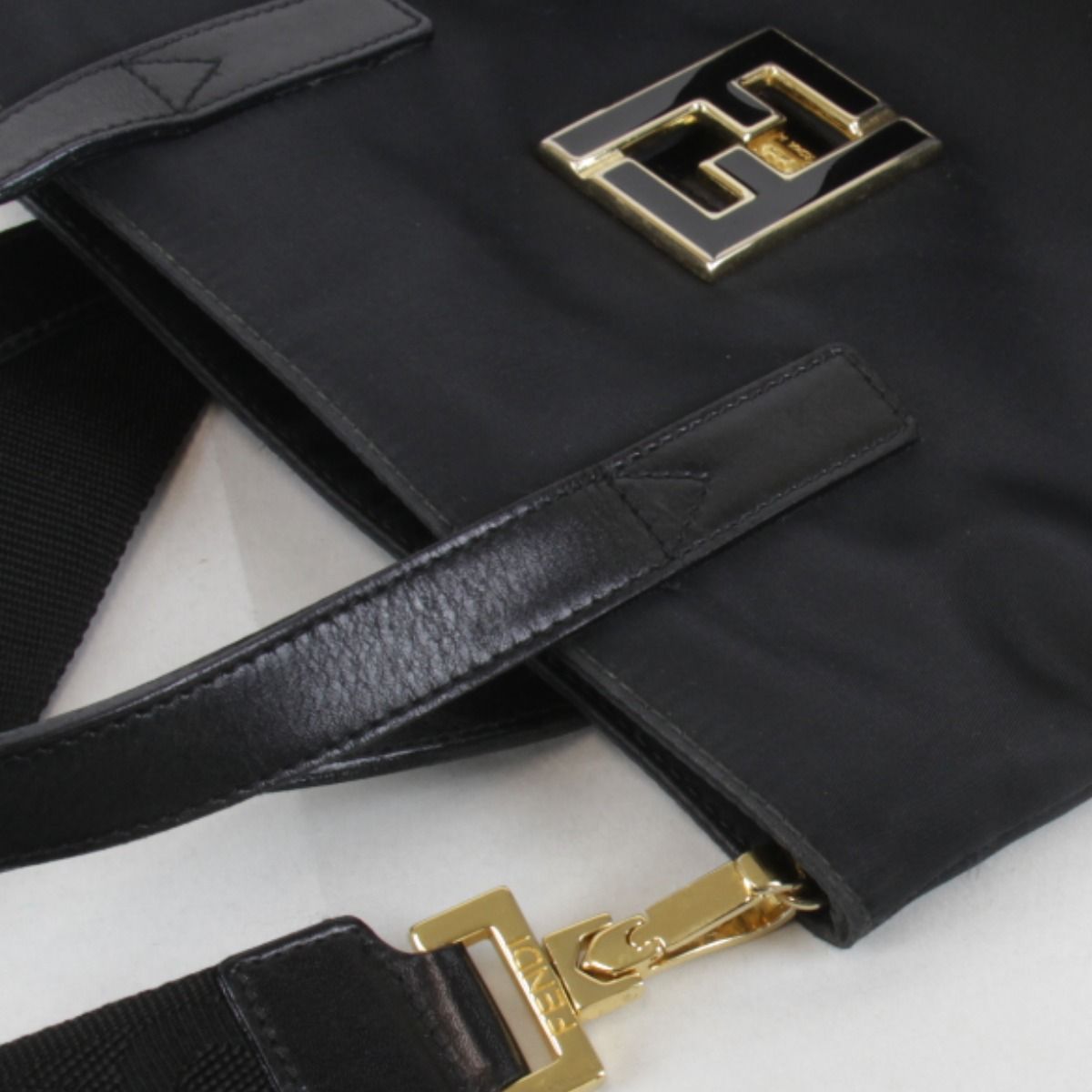 専用 FENDI 2way ショルダーバッグ FFモチーフ金具 ブラック 極美品 FENDI ナイロン 2way ショルダーバッグ FFロゴ 金具 黒