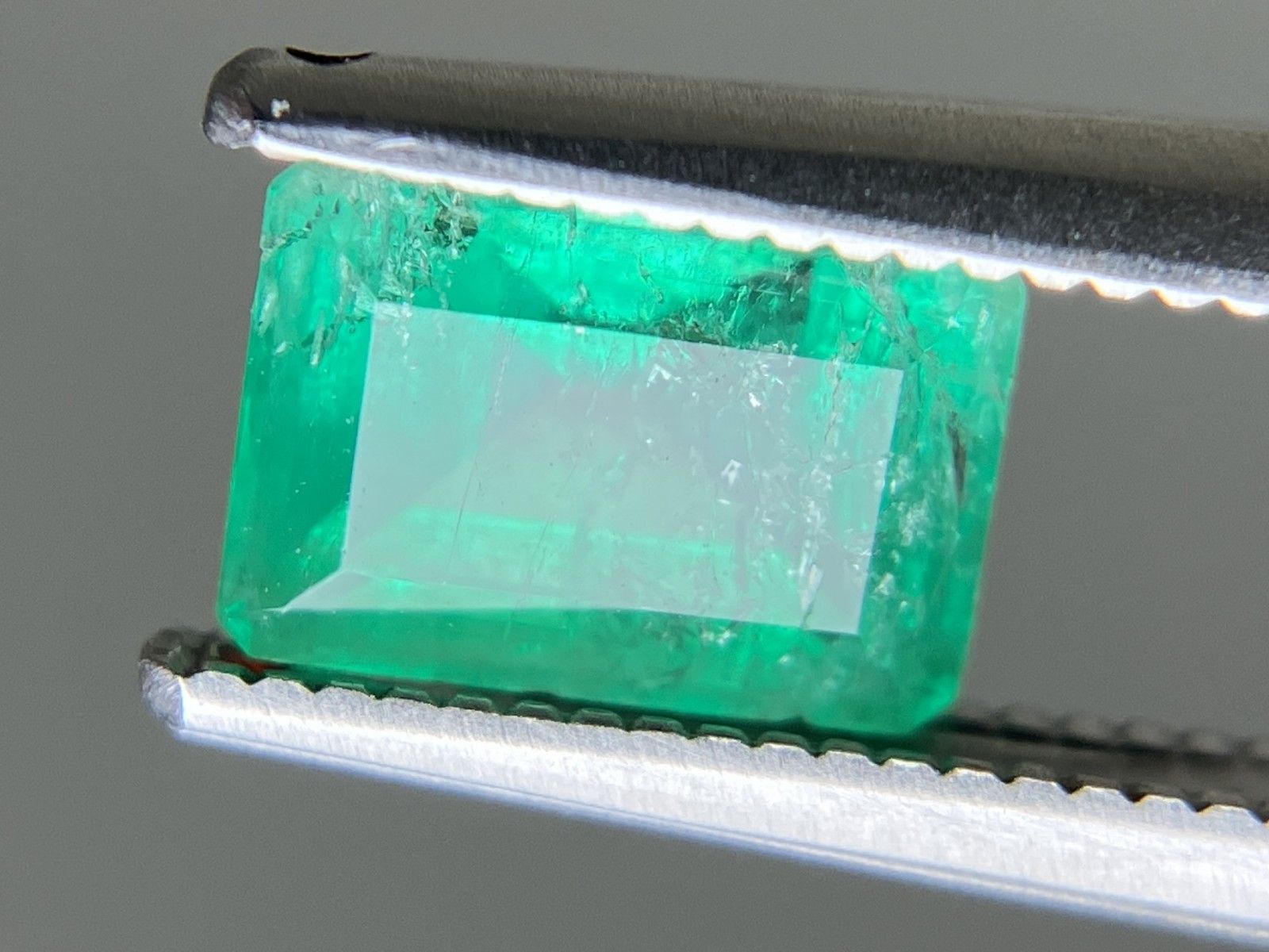 エメラルド 天然 1.058ct 宝石ソーティング付き 7.1㎜×4.9㎜×3.9