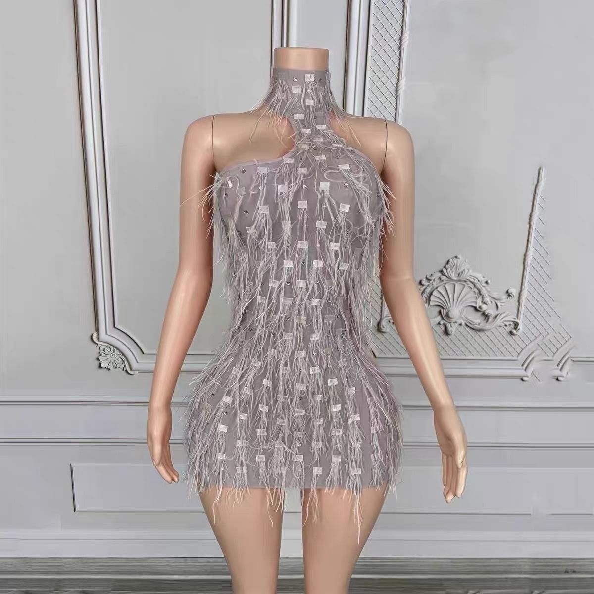 体にフィットするドレス ステージ