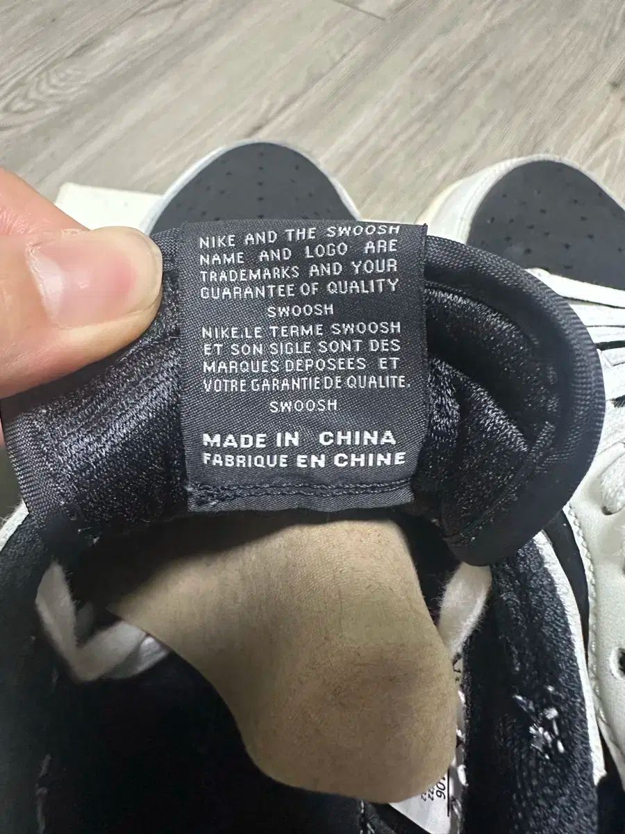  300 ジョーダン1 スコット Og ミディ オリーブ スニーカー 靴