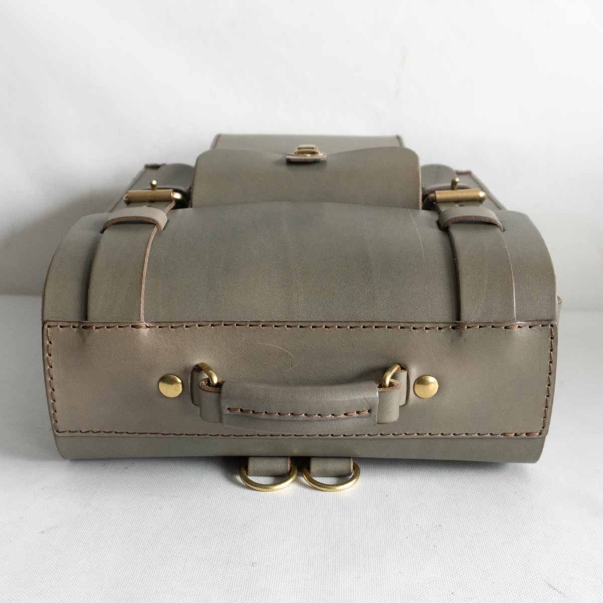 数量限定，大人気 【アイビーグレー】 HERZ 【ガロンリュック(R-100