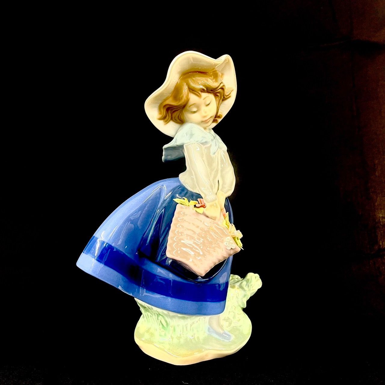 LLADRO リヤドロ きれいな花ばかり カーネーション 少女 置物 【公式通販】