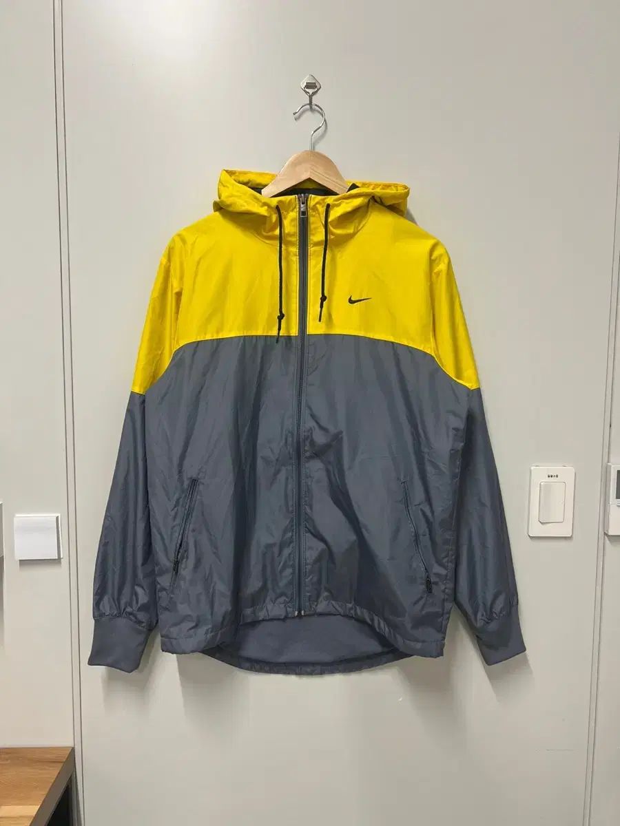 ナイキ ウインドブレーカー NIKE L Nike(ナイキ） ウインドブレーカー L - メルカリ