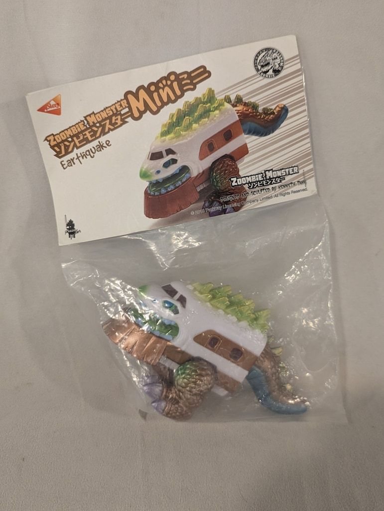 PIECE OF ART TOYS KENNETH TANG ZOOMBIE MONSTER MINI 白/銅/黄緑