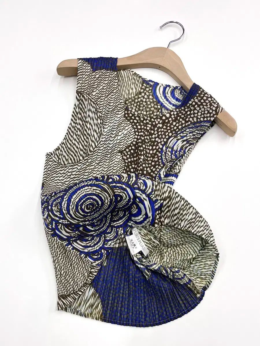 プリーツプリーズPLEATS PLEASE ノースリーブシャツ 空色M位