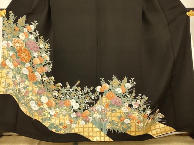 D616 黒留袖　坂東八十助　菊刺繍金彩　正絹着物　袷　しつけ糸付き未使用極美品 正絹黒留袖作家物駒刺繍乱菊金彩④ ( 訪問着、紬、袋帯なども出品)
