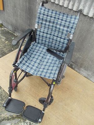 送料無料 一部地域を除く カワムラサイクル 介助用標準車いす WAVIT ウェイビットプラス WAP16-40 キズ有 レッグサポートなし TS-25-0929-04