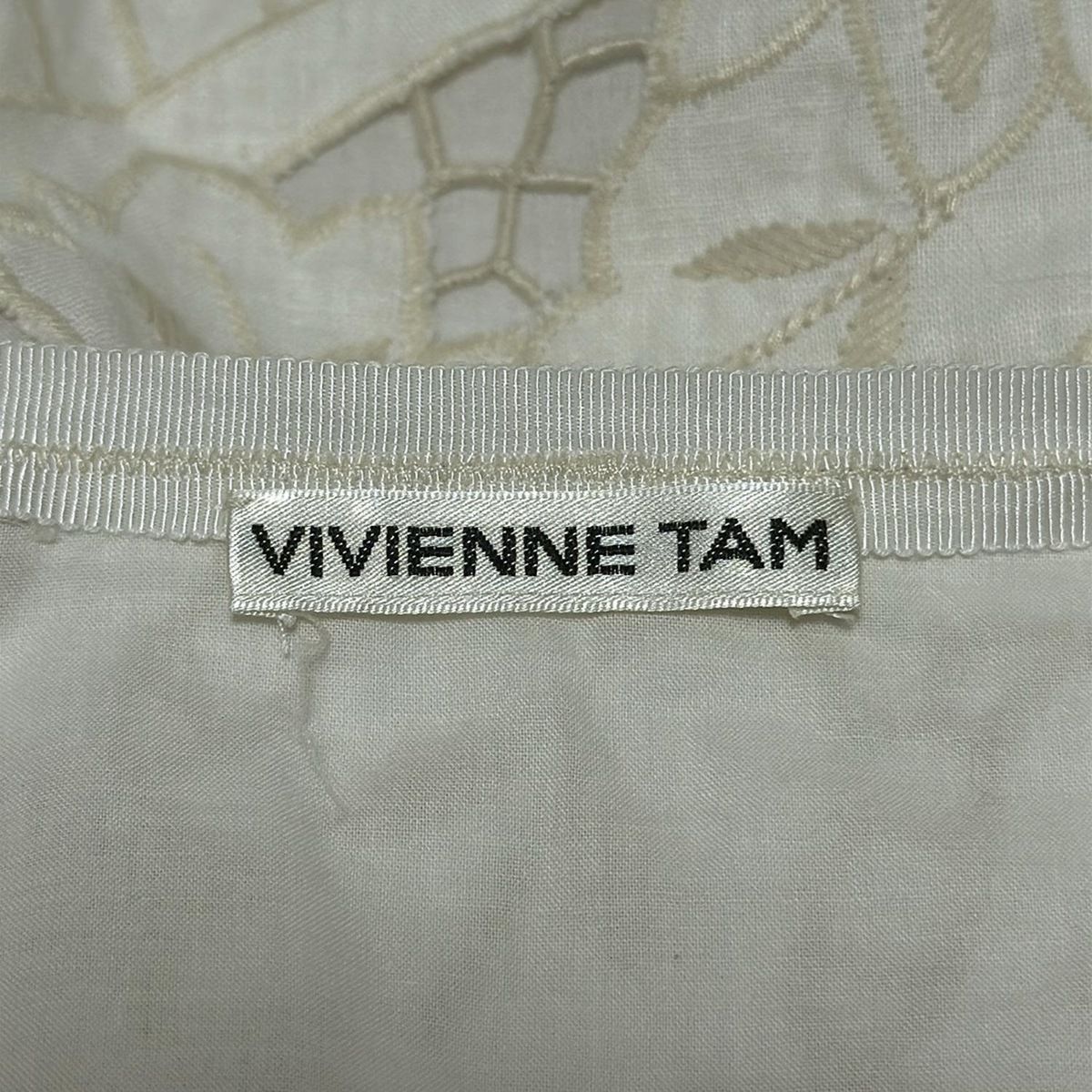 VIVIENNE TAM ヴィヴィアンタム スカート サイズ1 S レディース - 白×ベージュ ひざ丈 花柄 刺繍 GULLKHAN_COM