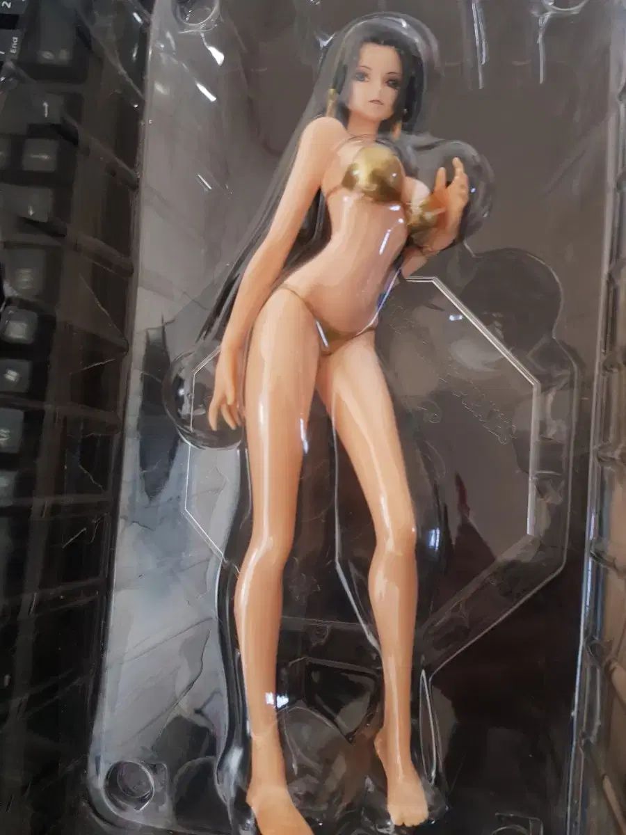 ONE PIECE（ワンピース） ボア ハンコック POP Ver GOLD 1 ／ 8 scale フィギュア