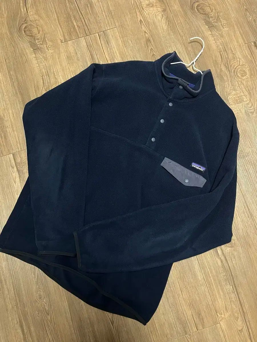 patagonia パタゴニア Synchilla シンチラ large₍ラージ L ネイビーカラーです