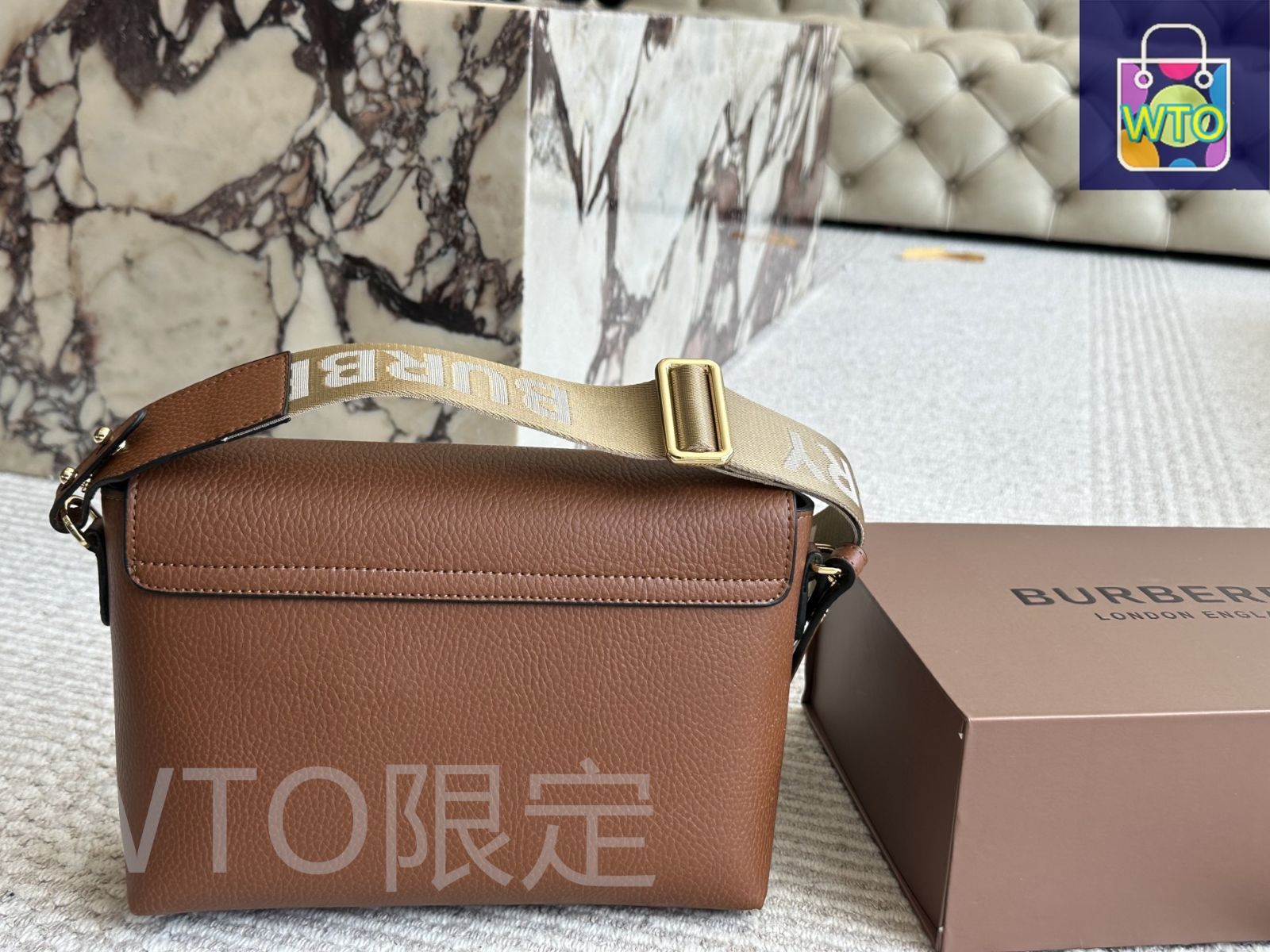 今日特価】Burberry Classic Horseferry Messenger Bag